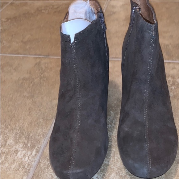 Crowne Comforteur Shoes - Crowne Comforteur Dark Gray Size 8 Boots NWIB